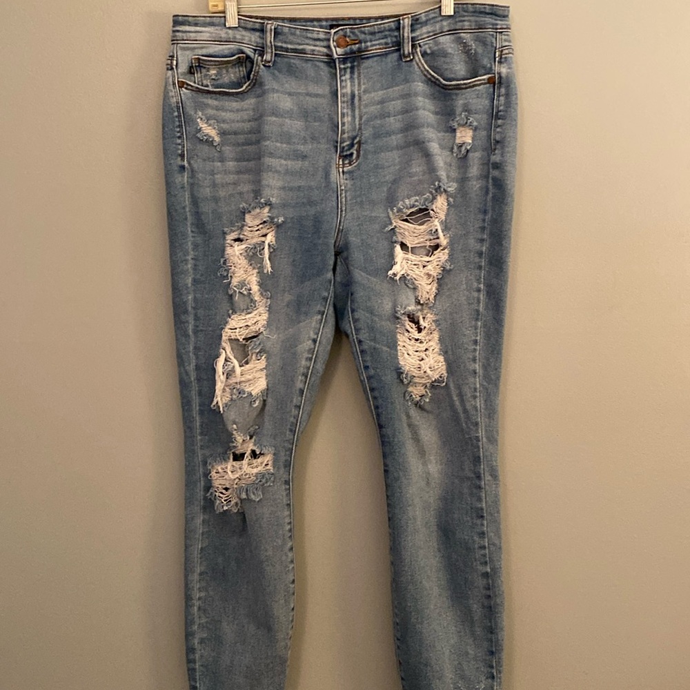 Judy Blue Distressed Boyfriend Fit. Sz 32